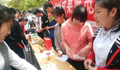 特色社团活动孕育校本课程之花