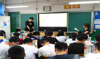 我校新学期“推门听课周”活动圆满结束