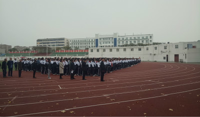 我校举行国旗下的讲话——学宪法讲宪法