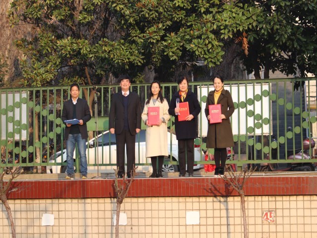 “读写者”崭露头角  众师生喜获大奖——我校为在市朗诵大赛中获得优异成绩的师生颁奖