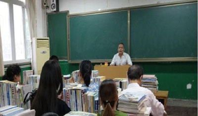 我校召开文科党支部大会