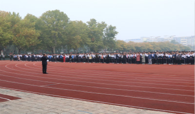 我校进行应急疏散演练