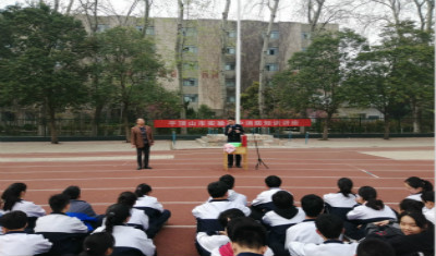 我校举行消防知识培训