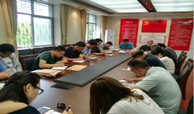 我校召开政教党支部大会