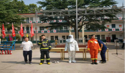 我校于军训基地开展消防疏散演练