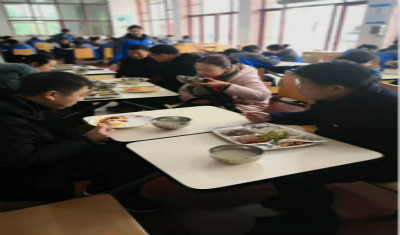 市实验高中开展食堂家长开放日活动