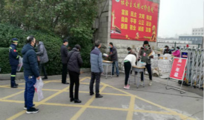 市实验高中春季教材发放