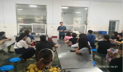 市实验高中成立新一届食品安全监督委员会
