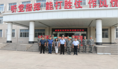 市实验高中赴解放军预备役部队走访慰问