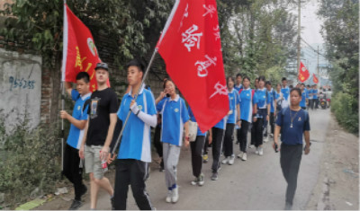 市实验高中外籍教师GERRIT与高一新生一起研学拉练