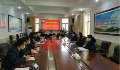 市教育体育局党组成员、副局长苏红英一行莅临市实验高中检查开学工作