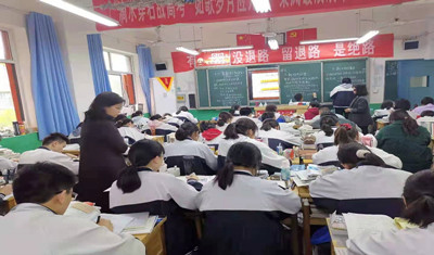 青年赛场促成长，学校发展动力强---我校举行青年教师过关课活动