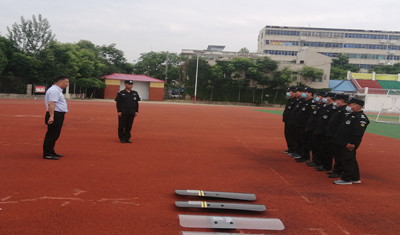 市实验高中进行安全防暴演练
