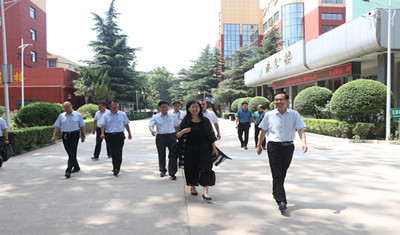 平顶山市教育体育局党组书记、局长李会良莅临实验高中调研指导工作