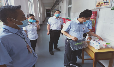 平顶山市实验高中 疫情防控专班督导小组督导检查开学前防控准备工作