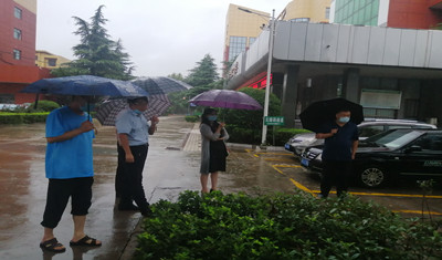 闻 “汛”而动 筑牢校园防汛安全线