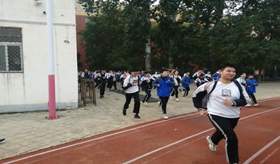 平顶山市实验高中消防疏散演练活动报道