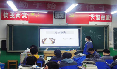 平顶山市实验高中积极开展宪法班会及晨读活动