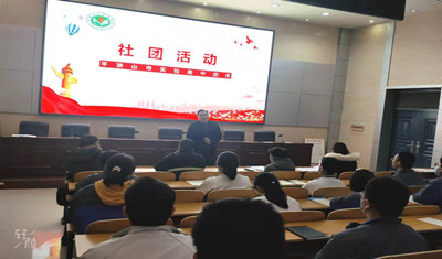 平顶山市实验高中召开社团活动会议及团支部“对标定级”评议会议