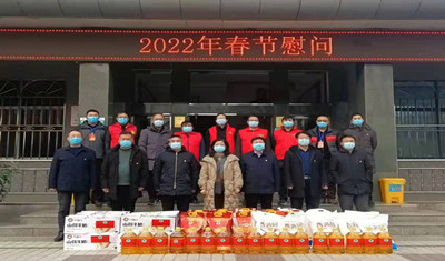 市实验高中春节前走访慰问老干部及困难教职工