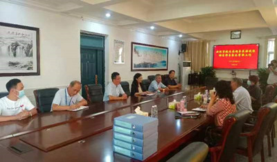 平顶山市教体局领导莅临市实验高中视察家长学校工作