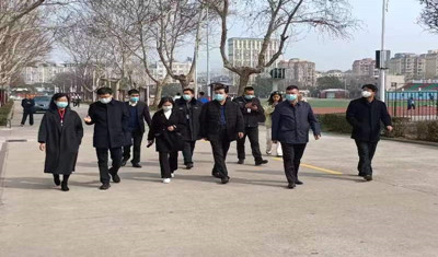 平顶山市中级人民法院院长王辉一行到平顶山市实验高中督导检查食品安全保障工作