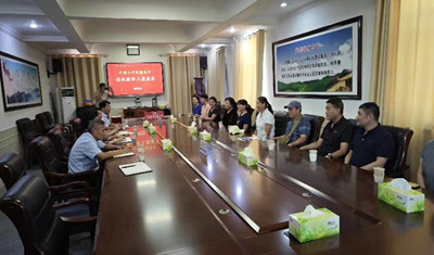 数载芳华，春风如你------市实验高中举行退休教职工座谈会