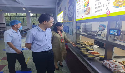 市教体局党组书记、局长孙洪涛莅临平顶山市实验高中检查指导工作