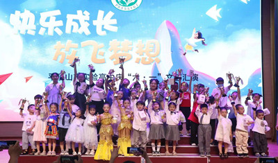 快乐成长 放飞梦想---平顶山市实验高中举办庆“六一”文艺汇演