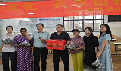 粽叶飘香传匠心 四强争锋庆端阳——平顶山市实验高中成功举办教职工端午包粽子团队赛