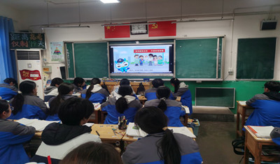 市实验高中在属地派出所指导下开展法治安全专题课活动简报